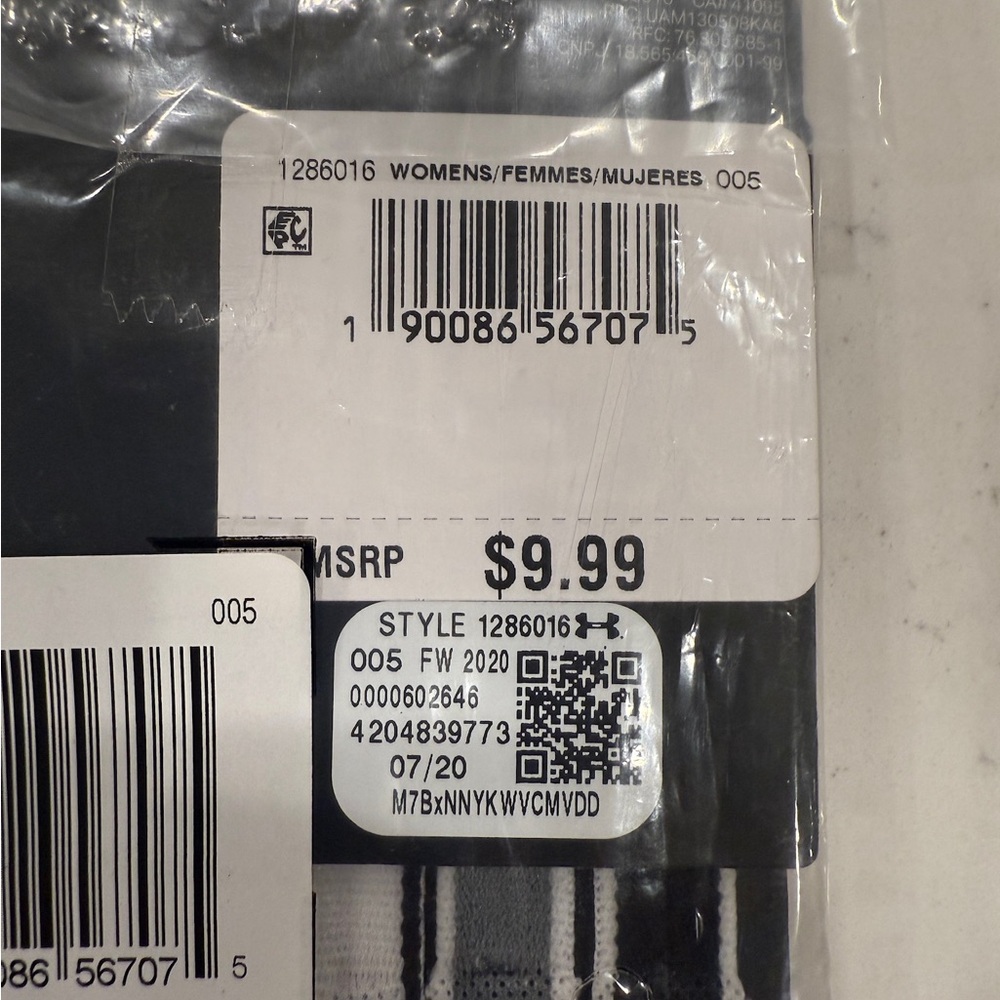 Under Armour Striped Black and White Headbands. 6 Per Package. $10 for both. - Picture 3 of 3